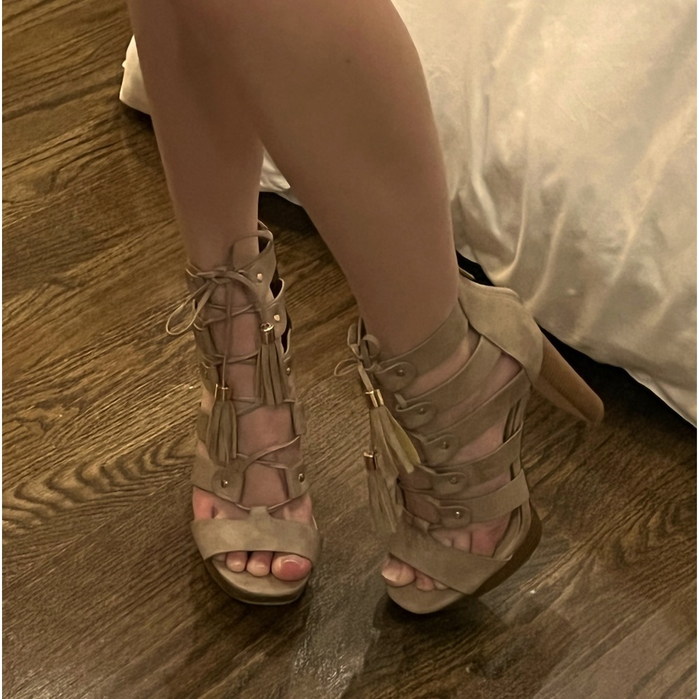 BOHO TASSEL TAUPE HEELS👡🪐